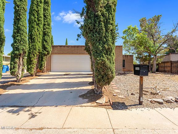 2nd image of 5162 Paseo Las Palmas