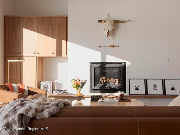 2nd image of 3 Schoolhouse Road