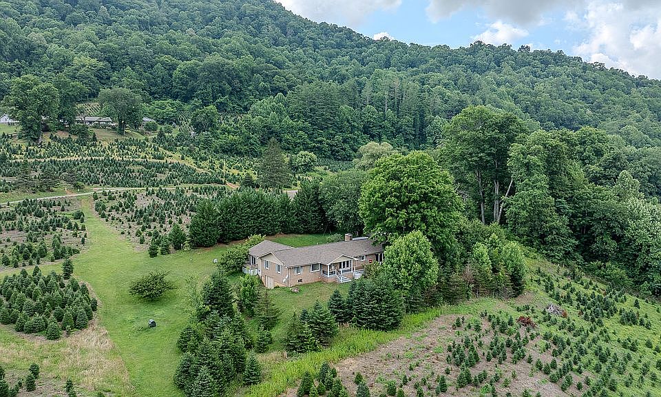 1st image of 455 Avery Ln