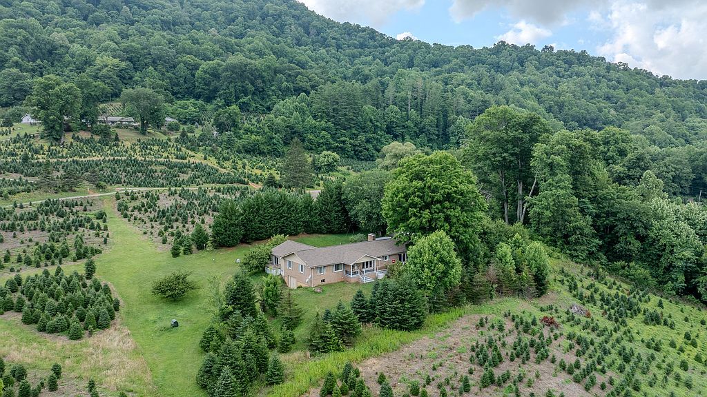 455 Avery Ln - Property Image