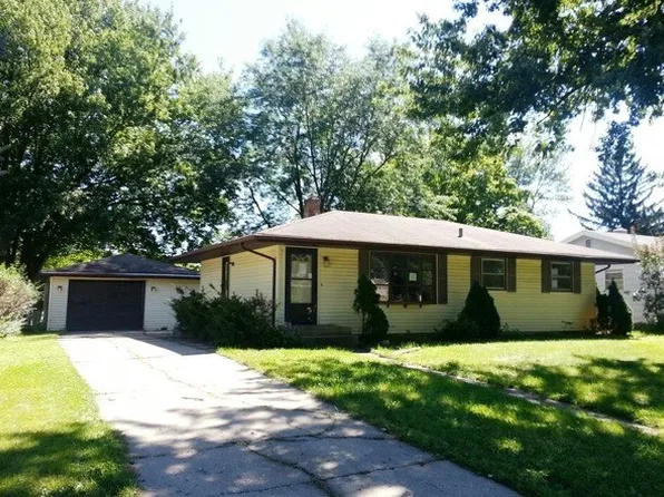 1304 Charlotte Dr, Rockford, IL 61108