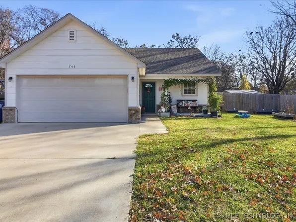 706 N Washington Ave, Wagoner, OK 74467