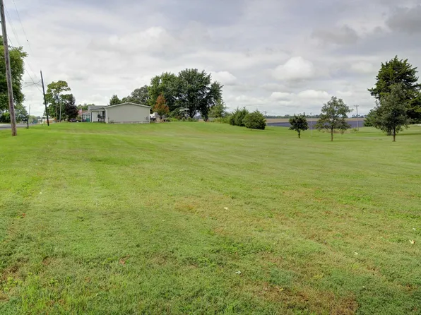700 W Adams St, Blandinsville, IL 61420