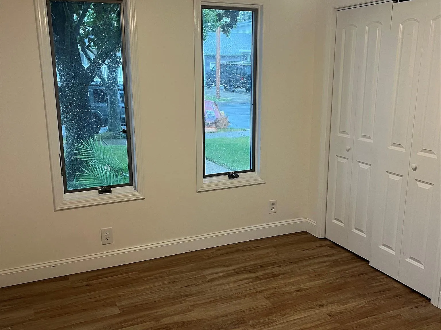 3 bed, 1.0 bath, 696 sqft, $3,800 — Photo 4
