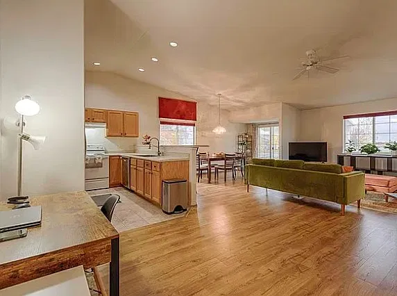 2 bed, 1338 sqft, $1,900 — Photo 2