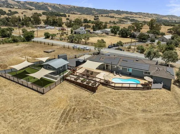 2985 Roop Rd, Gilroy, CA 95020