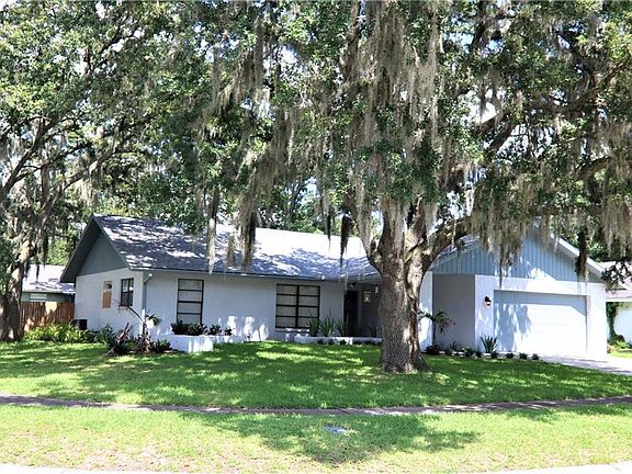 2nd image of 1412 Oakwood Ln