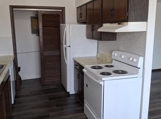 722 Renshaw Ave APT 18, Carmi, IL 62821