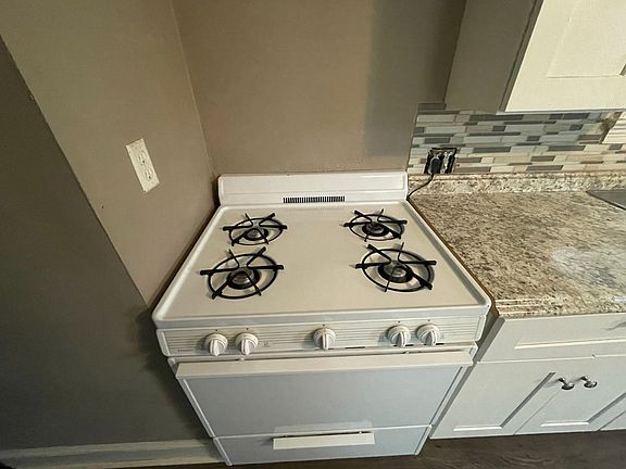 4th image of 606 N Court St #15