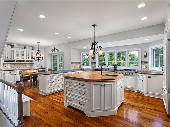 5th image of 6191 Shorewood Ct