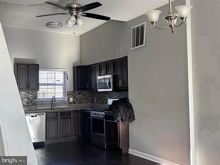 1612 W Lexington St — Photo 8