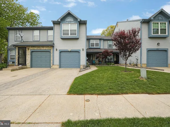 140 Kettlebrook Dr, Mount Laurel, NJ 08054