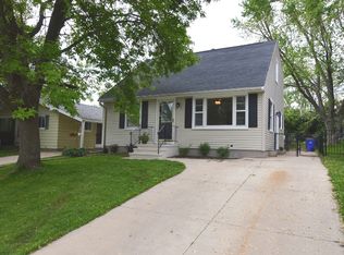 504 41st St NE, Cedar Rapids, IA 52402