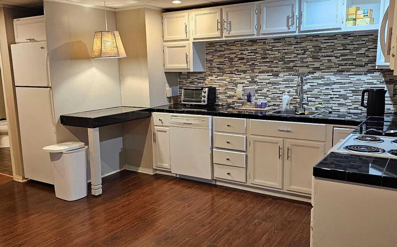 1 bed, 950 sqft, $1,350 — Photo 2