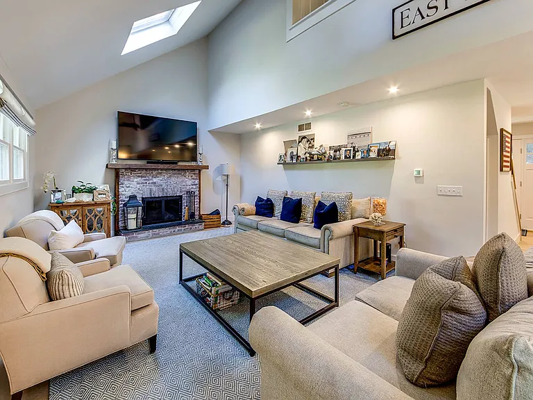 10 Villa Ave — Photo 7