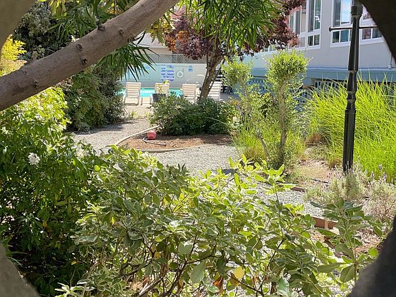 3rd image of 525 N San Mateo Dr APT 306