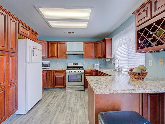 3rd image of 9073 N Freedom Ct