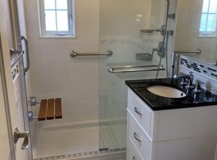 32 Nathan Hale Dr APT 70A, Huntington, NY 11743