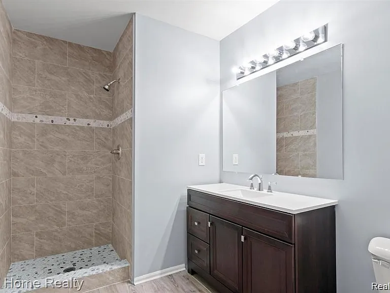7637 Woodward Ave — Photo 13