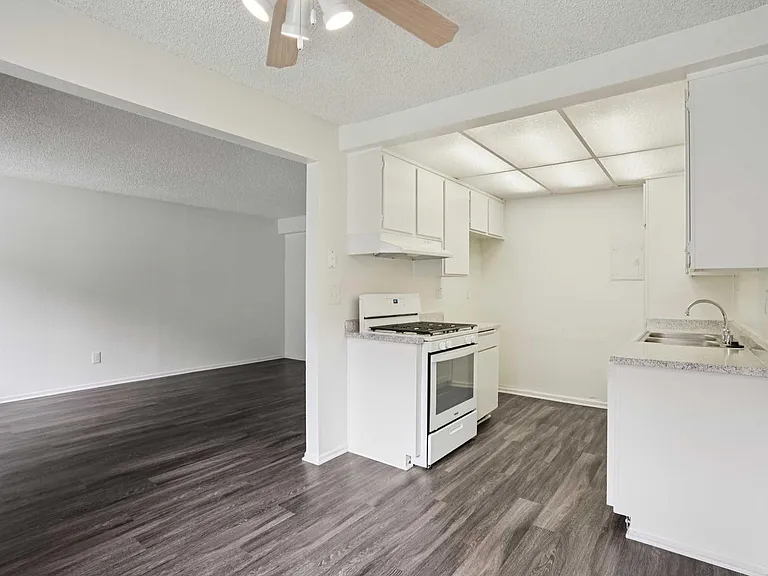 Belinda Apartment Homes — Photo 23