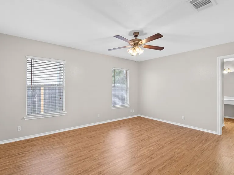 905 Lodosa Dr — Photo 12