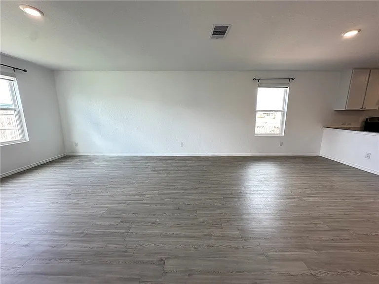 1203 Athena Dr — Photo 10
