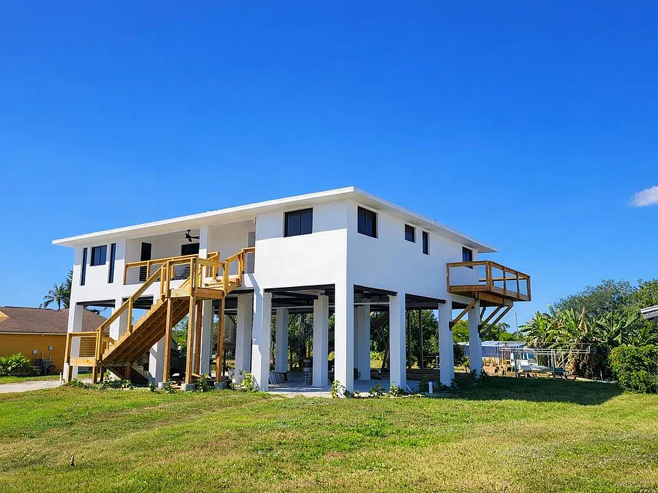 360 E North Shore Dr