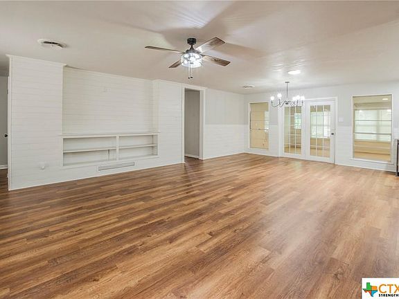 5th image of 104 Indian Oaks Dr