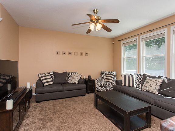 5th image of 25 Thistle Dr