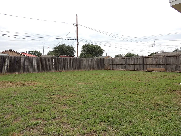 930 Edwards St — Photo 16