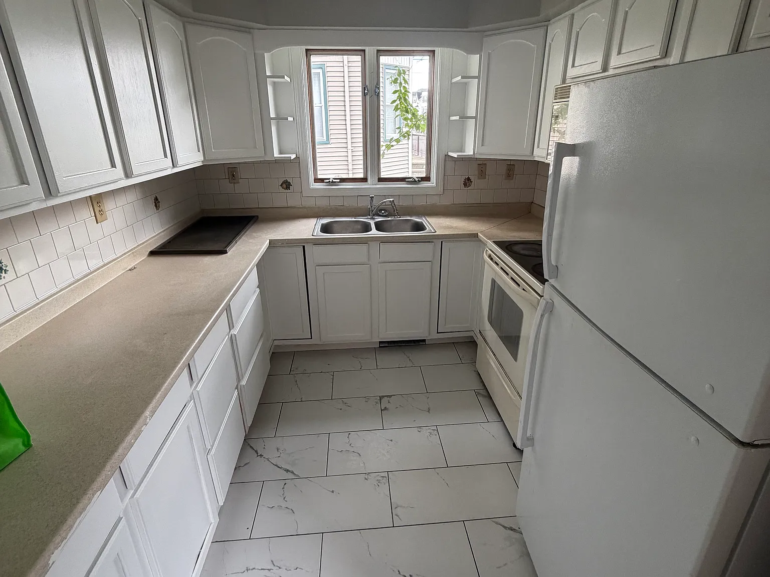 3 bed, 1315 sqft, $2,200 — Photo 4