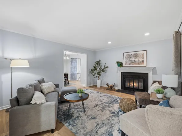 104 Pointe Pl, Hillsborough, NC 27278