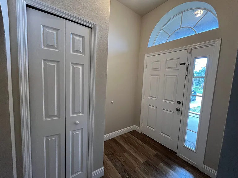 459 Rio Grande Ln — Photo 2