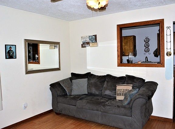 3rd image of 2930 Sewell St