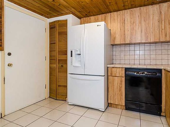 4th image of 3660 NE 166th St APT 104