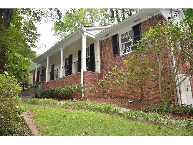 875 Starlight Dr NE photo 1