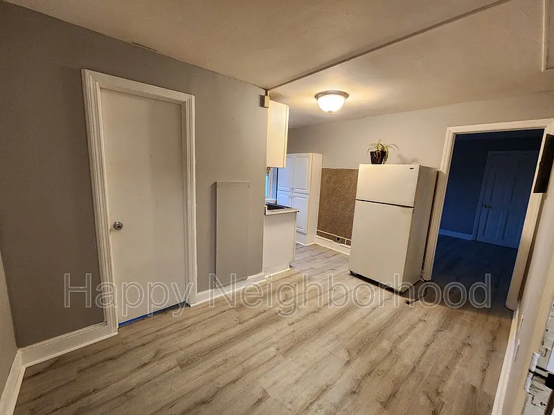Building Photo - 5-7 Upson St #4