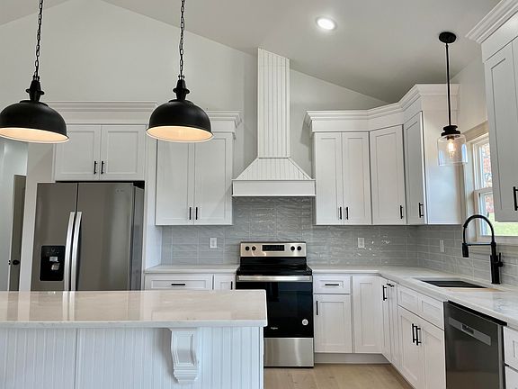 3rd image of 2320 Campground Rd