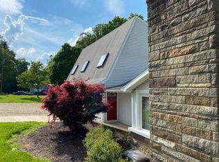 9393 Bell Rd APT B, Cambridge, OH 43725