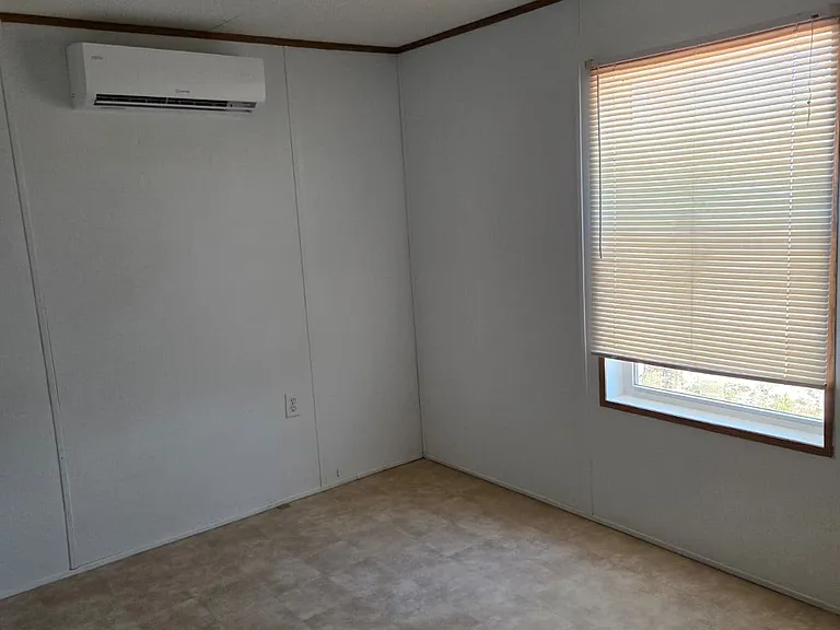 300 E Maxanna Blvd — Photo 14