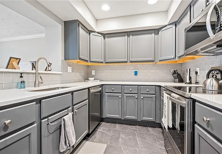 143 Aberdeen Ct — Photo 6