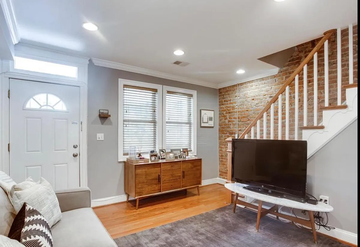 Living room - 318 Bryant St NE