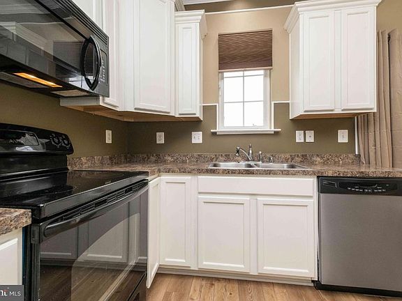 5th image of 726 Elias Way
