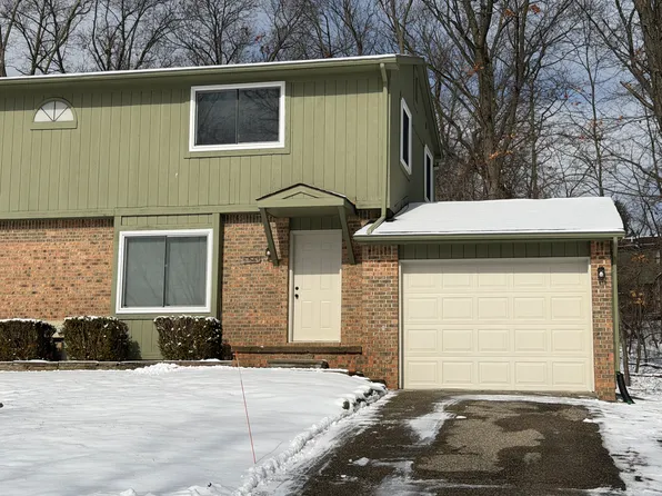 8060 Mountain Vw, White Lake, MI 48386