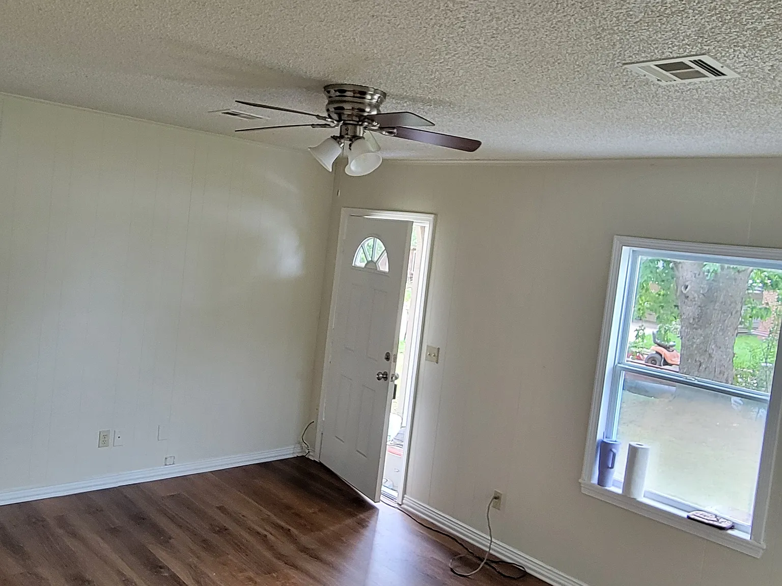 3 bed, 950 sqft, $1,100 — Photo 3