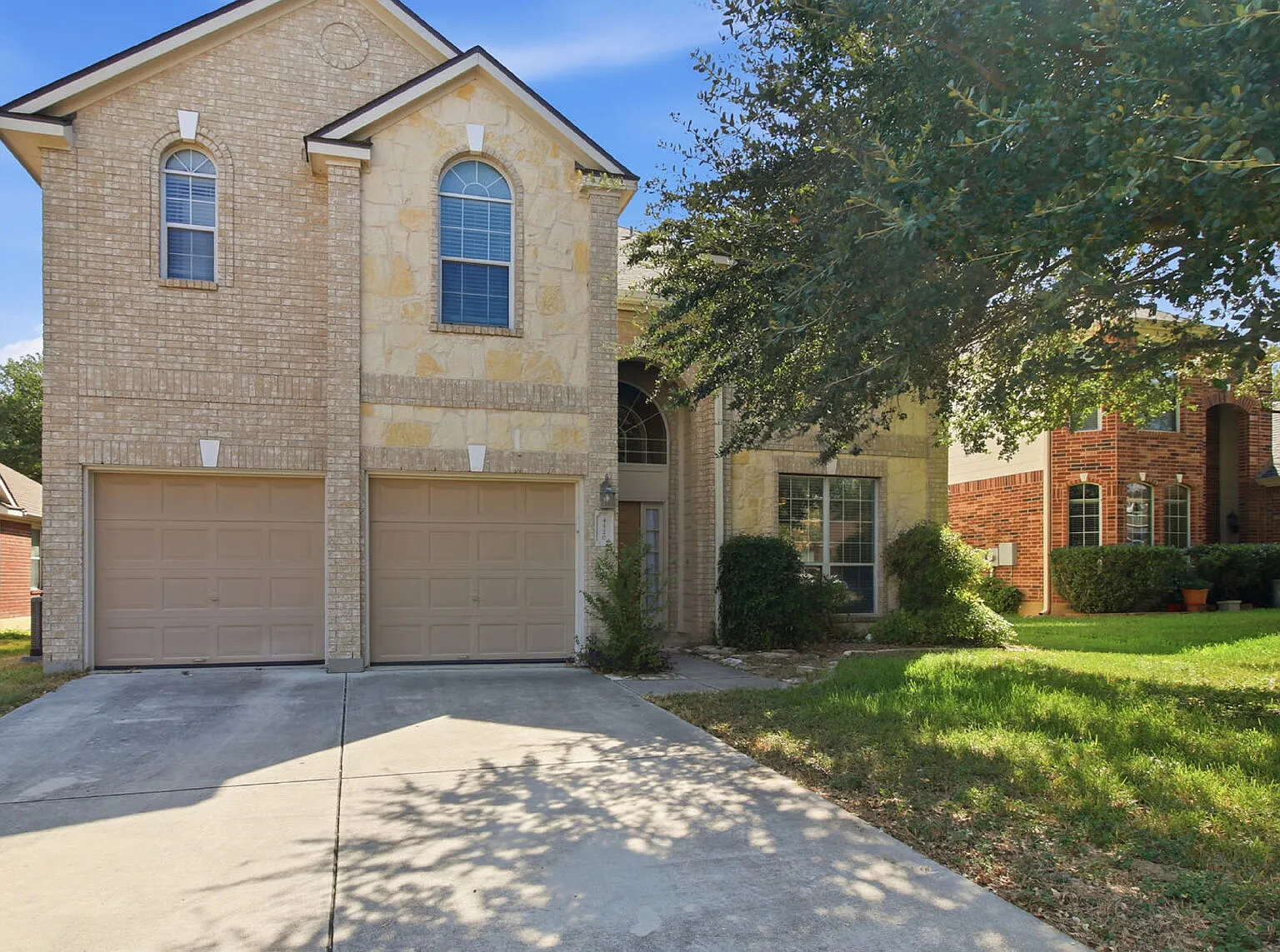 4 bed, 3.0 bath, 2896 sqft, $2,350 — Photo 1