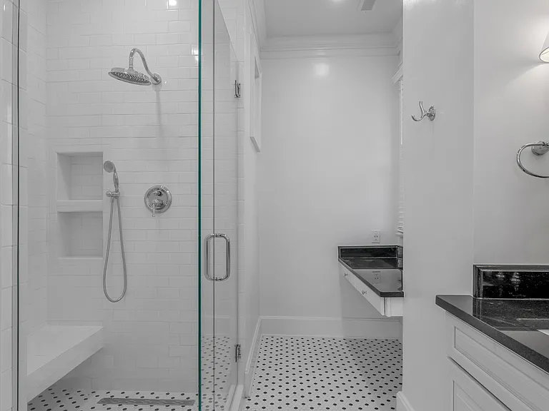 1211 Richmond Rd — Photo 2
