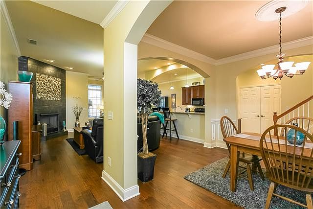 2nd image of 1006 Larkwood Dr