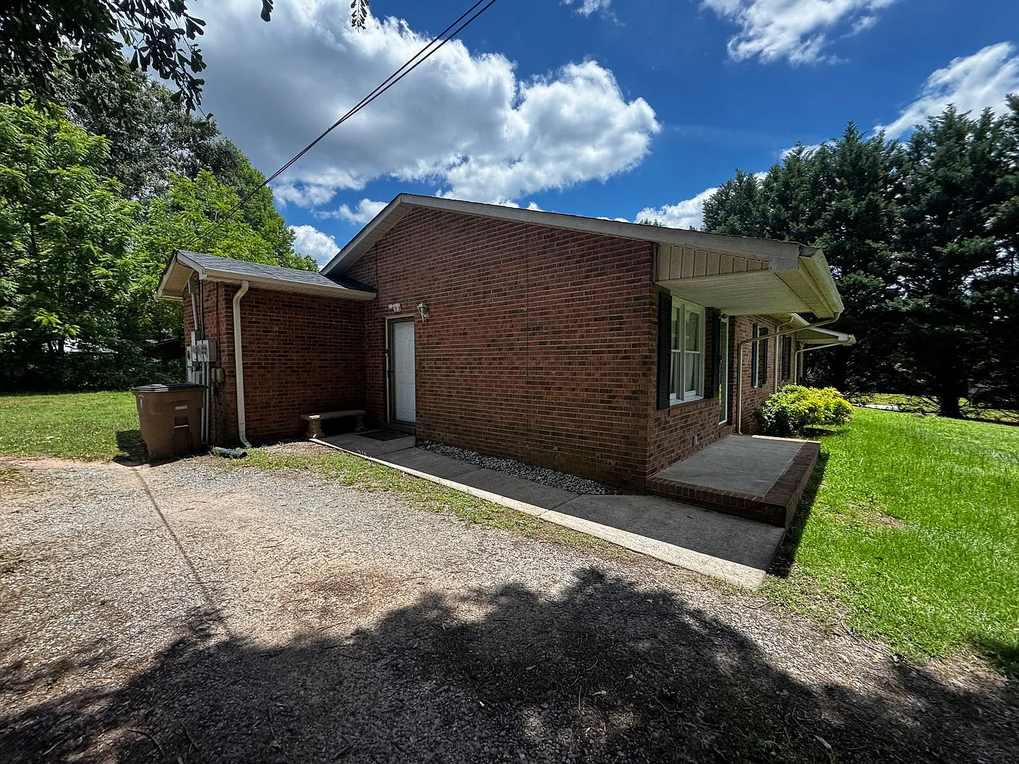 2115 Cameo Drive — Photo 2