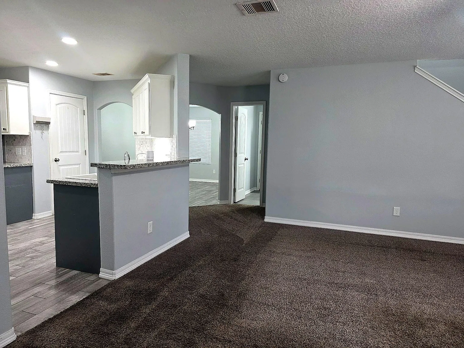 5 bed, 3.5 bath, 2630 sqft, $3,100 — Photo 4